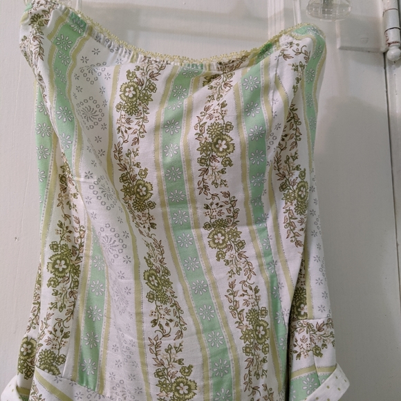 Strapless dress. - Picture 2 of 8